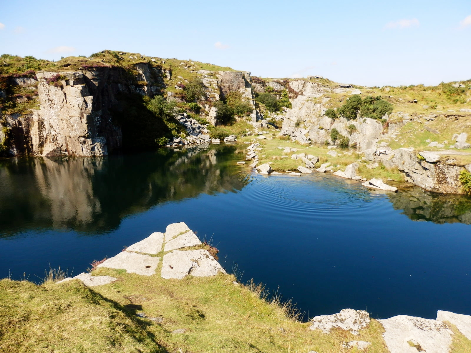 Disused quarry on Bodmin Moor, It was very wild and windy o…